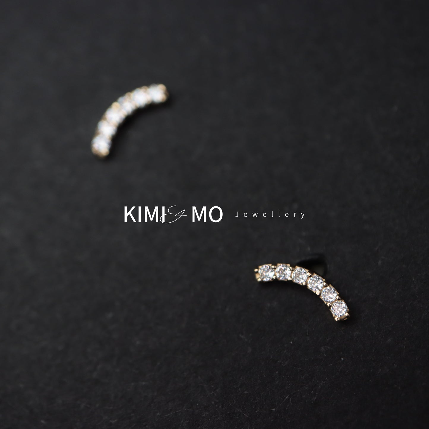 Curve Pavé Diamond Bar Stud - Or Vermeil et Argent Sterling - **Collection Minimaliste**