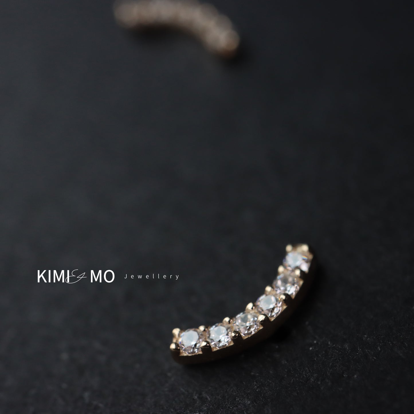 Curve Pavé Diamond Bar Stud - Or Vermeil et Argent Sterling - **Collection Minimaliste**