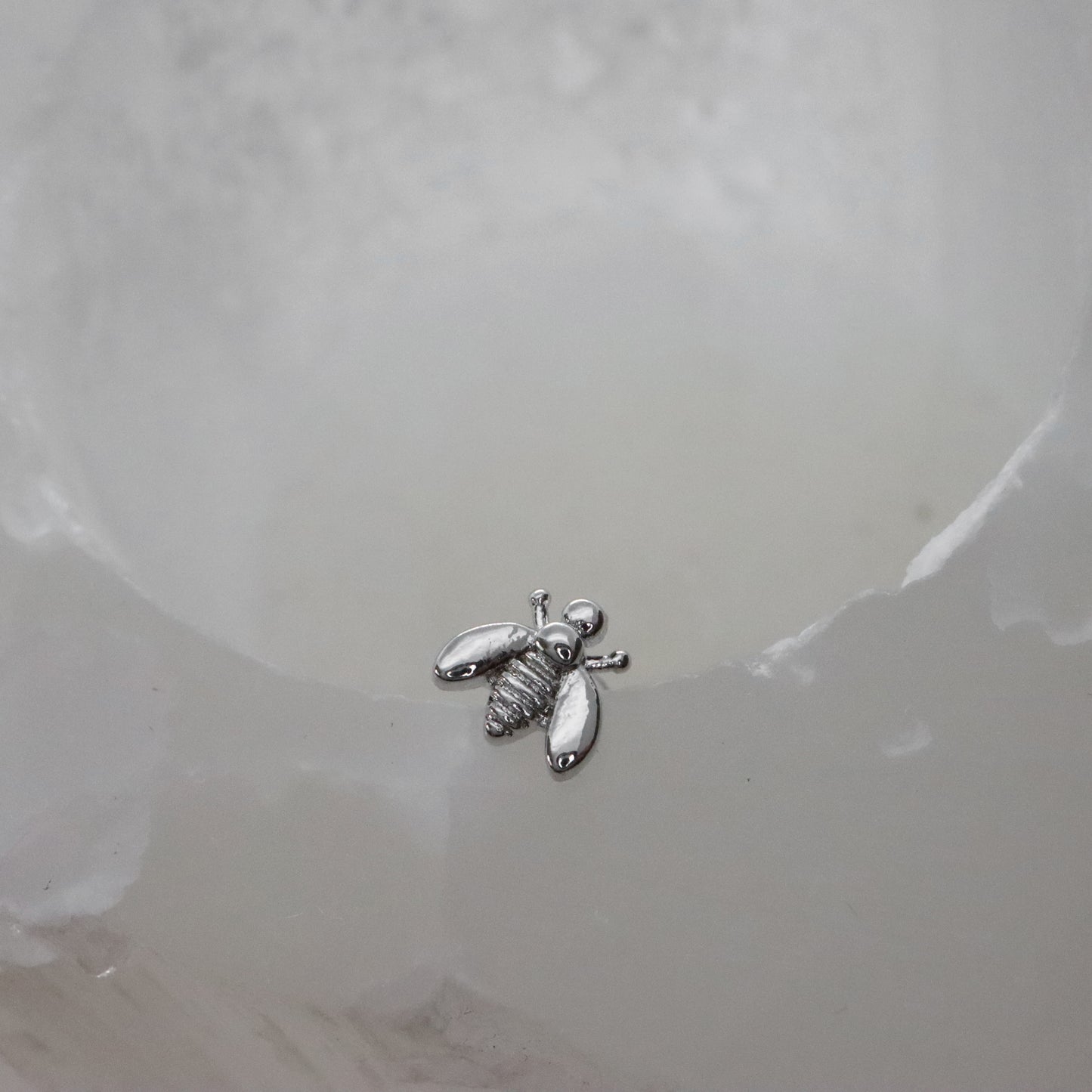 Lightweight and comfortable bee-shaped stud earrings