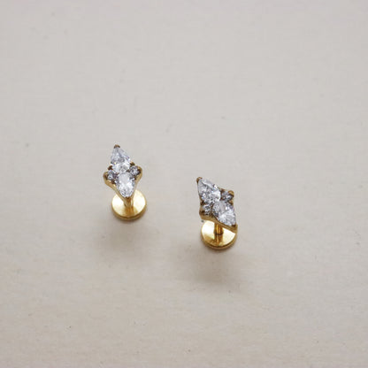 Threadless gold earrings with a sleek diamond design