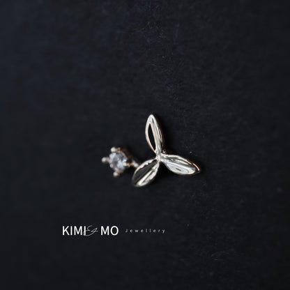 Mini Flower Stud - Or massif 9K - **Collection florale**